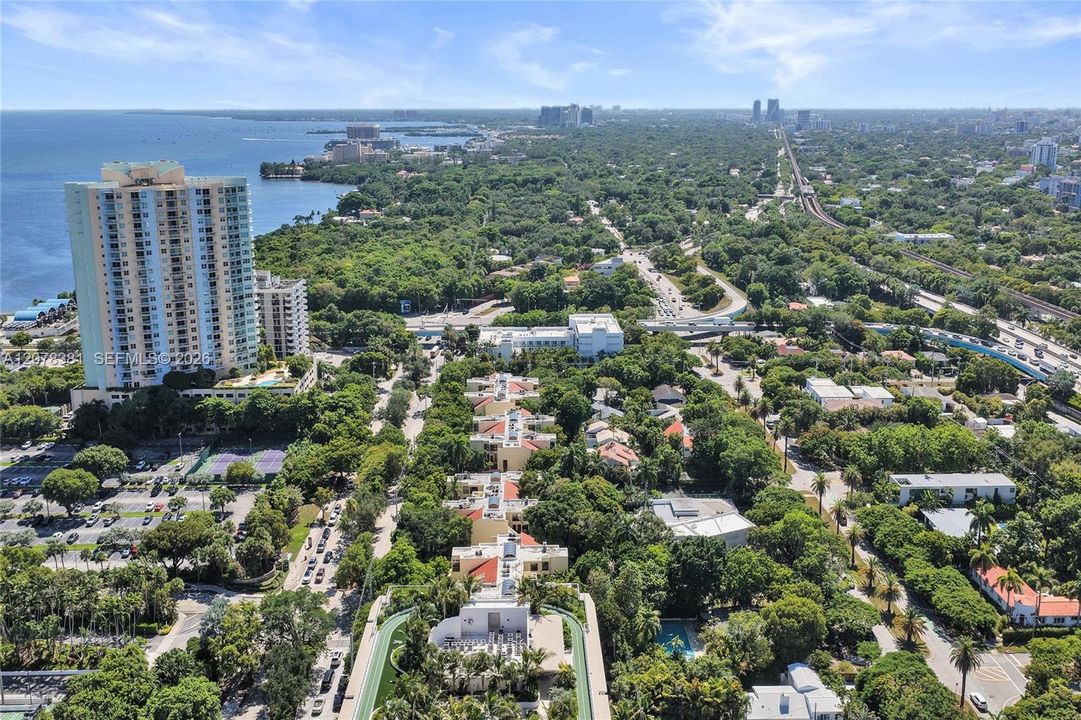 Minutes away from Coconut Grove, Key Biscayne, Coral Gables. Easy access to I-95, US-1.