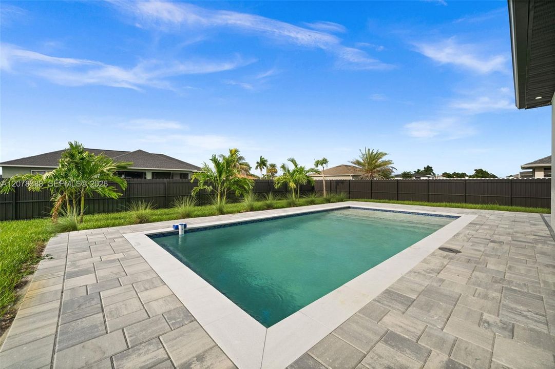 For Sale: $449,900 (3 beds, 2 baths, 1410 Square Feet)