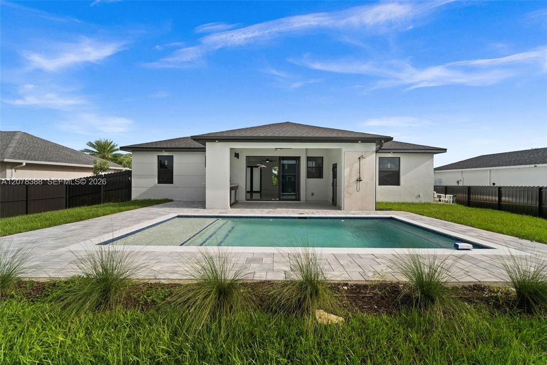 For Sale: $449,900 (3 beds, 2 baths, 1410 Square Feet)