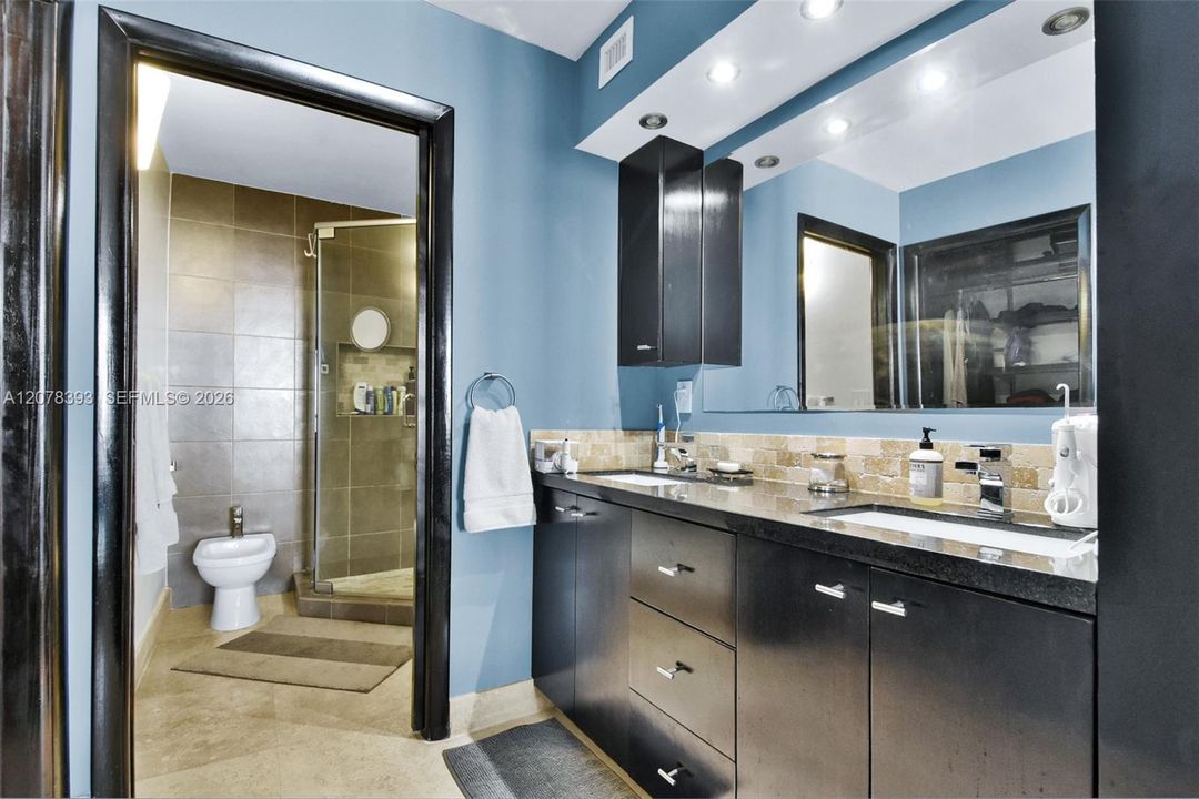 For Rent: $4,500 (2 beds, 2 baths, 1121 Square Feet)