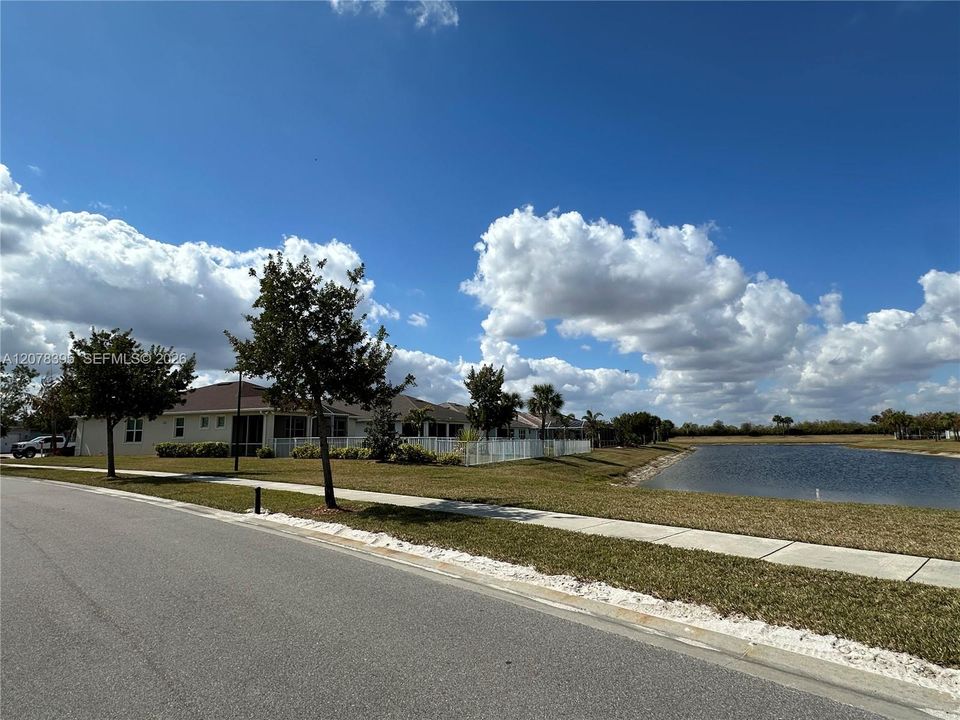 Spectacular lake front corner