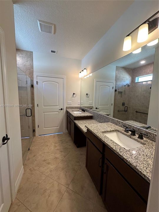 Dual sinks in Master