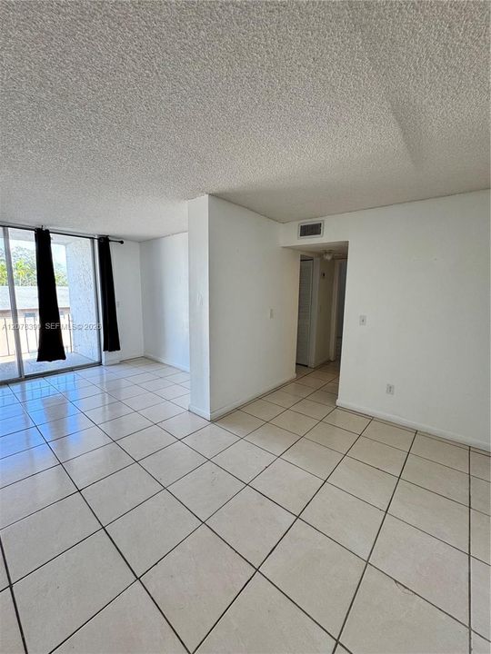 For Sale: $150,000 (1 beds, 1 baths, 779 Square Feet)
