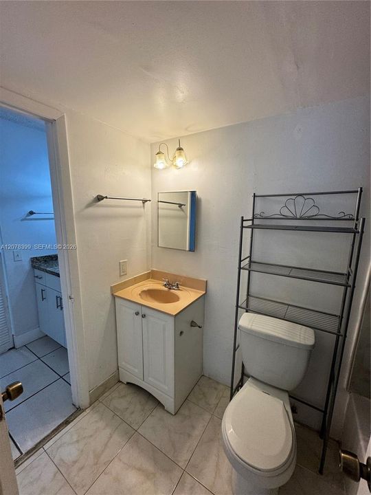 For Sale: $150,000 (1 beds, 1 baths, 779 Square Feet)