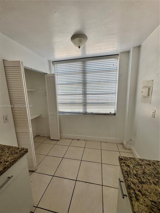 For Sale: $150,000 (1 beds, 1 baths, 779 Square Feet)