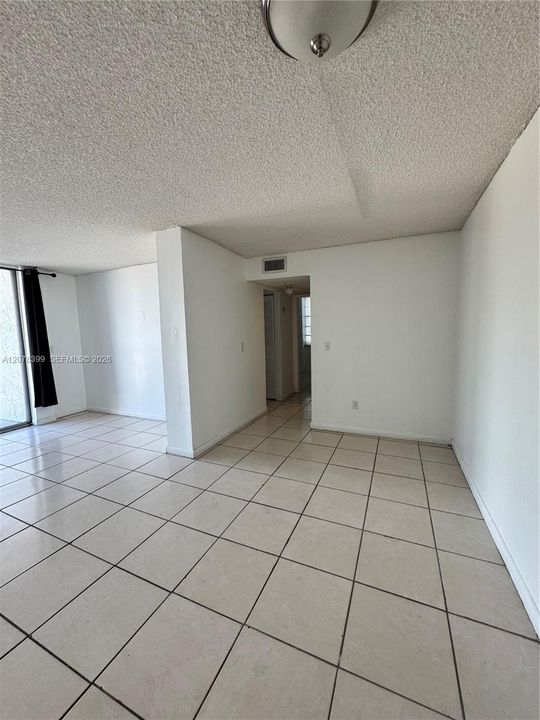 For Sale: $150,000 (1 beds, 1 baths, 779 Square Feet)