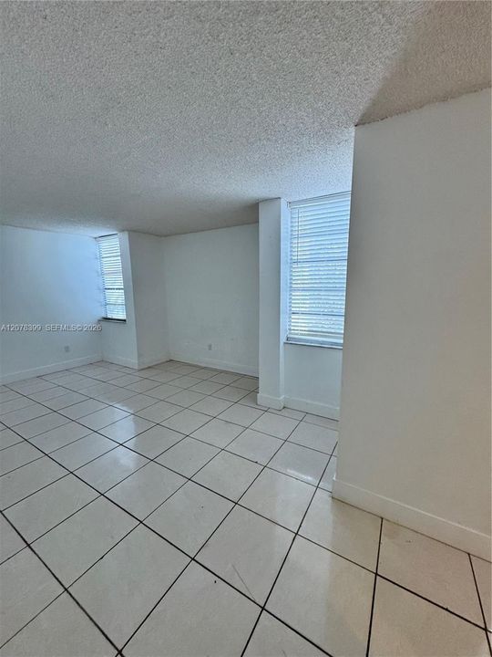 For Sale: $150,000 (1 beds, 1 baths, 779 Square Feet)