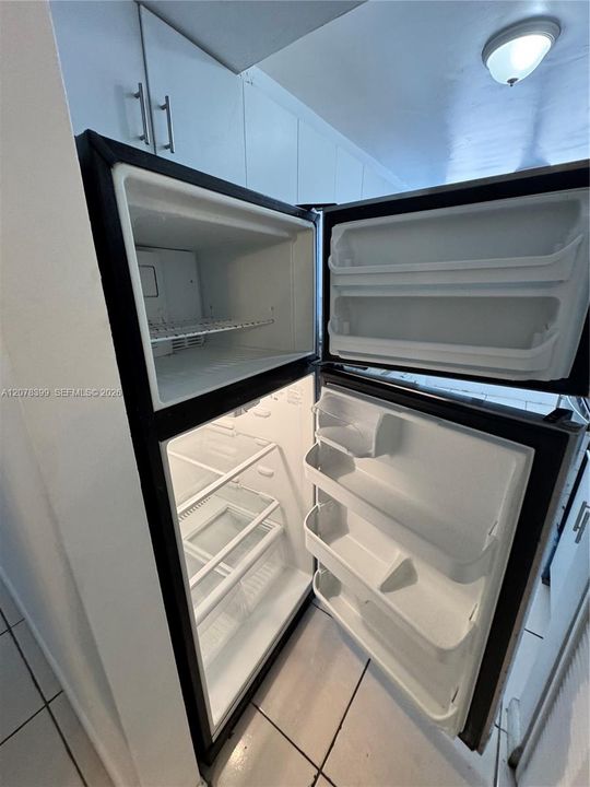 For Sale: $150,000 (1 beds, 1 baths, 779 Square Feet)