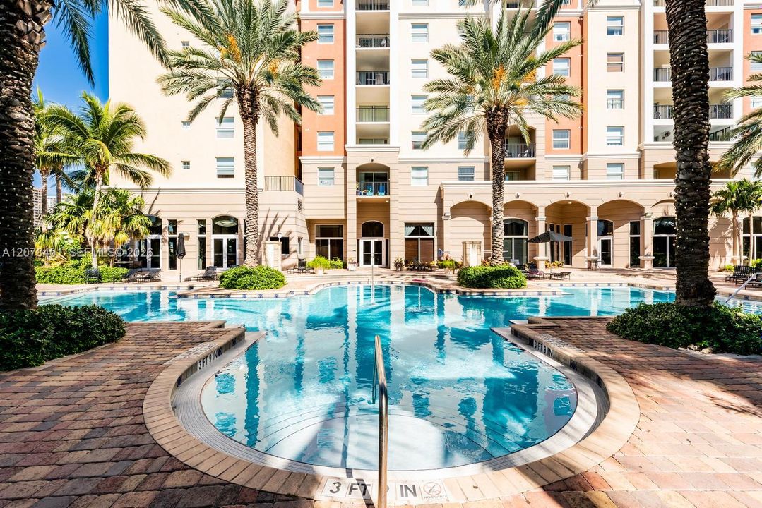 For Sale: $459,900 (2 beds, 2 baths, 1024 Square Feet)