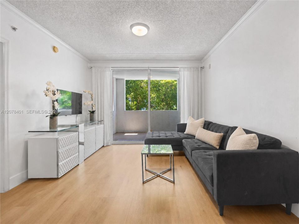 For Sale: $459,900 (2 beds, 2 baths, 1024 Square Feet)