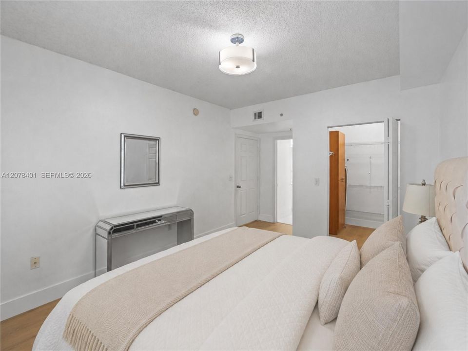 For Sale: $459,900 (2 beds, 2 baths, 1024 Square Feet)