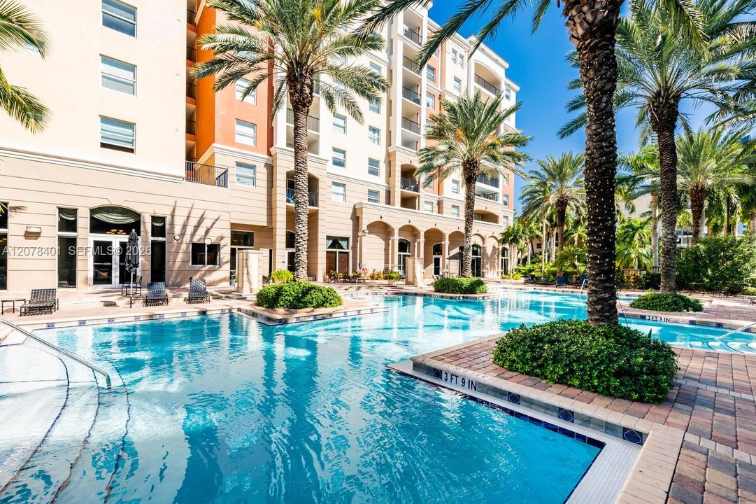 For Sale: $459,900 (2 beds, 2 baths, 1024 Square Feet)