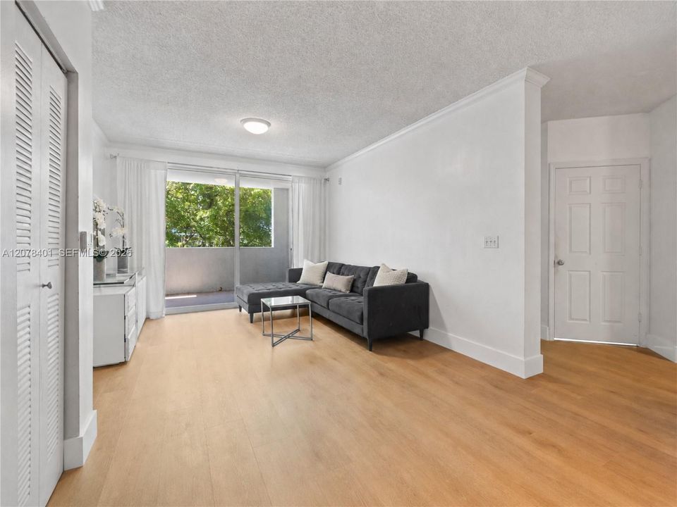 For Sale: $459,900 (2 beds, 2 baths, 1024 Square Feet)
