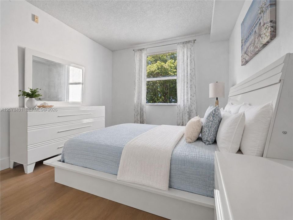 For Sale: $459,900 (2 beds, 2 baths, 1024 Square Feet)