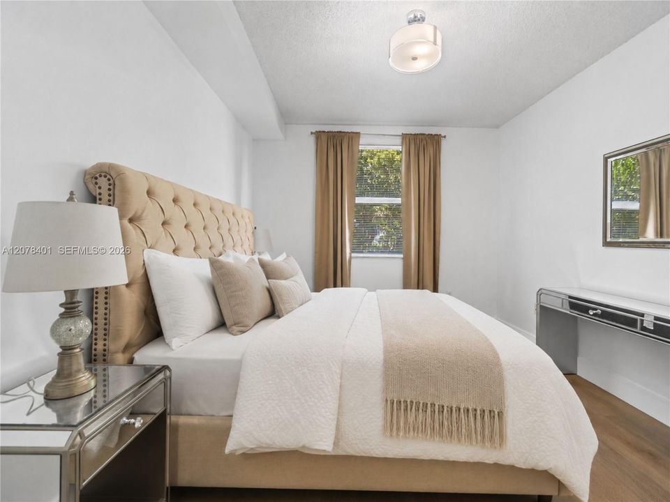For Sale: $459,900 (2 beds, 2 baths, 1024 Square Feet)