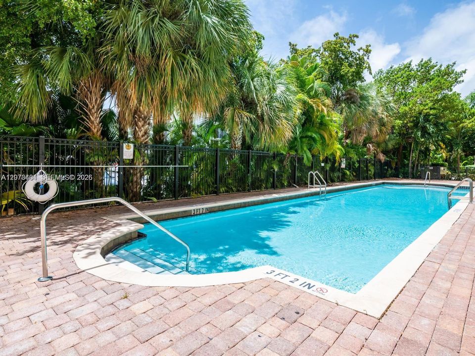 For Sale: $459,900 (2 beds, 2 baths, 1024 Square Feet)