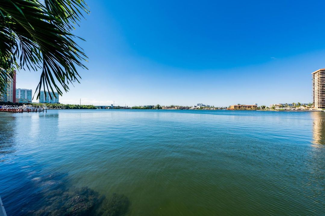 For Rent: $2,850 (2 beds, 2 baths, 1024 Square Feet)