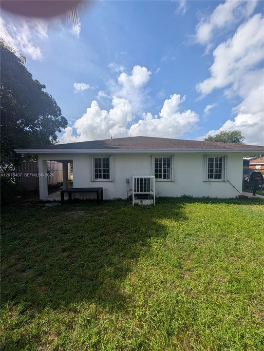 For Rent: $4,100 (4 beds, 2 baths, 1526 Square Feet)