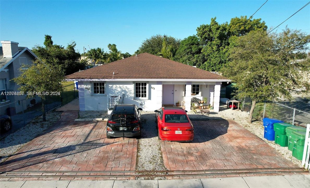 For Rent: $4,100 (4 beds, 2 baths, 1526 Square Feet)