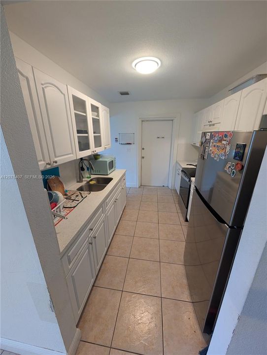 For Rent: $4,100 (4 beds, 2 baths, 1526 Square Feet)