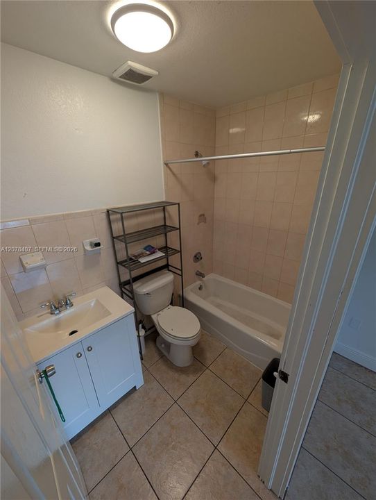 For Rent: $4,100 (4 beds, 2 baths, 1526 Square Feet)