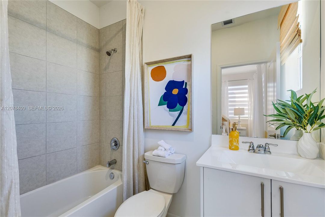 For Sale: $371,340 (3 beds, 3 baths, 1330 Square Feet)