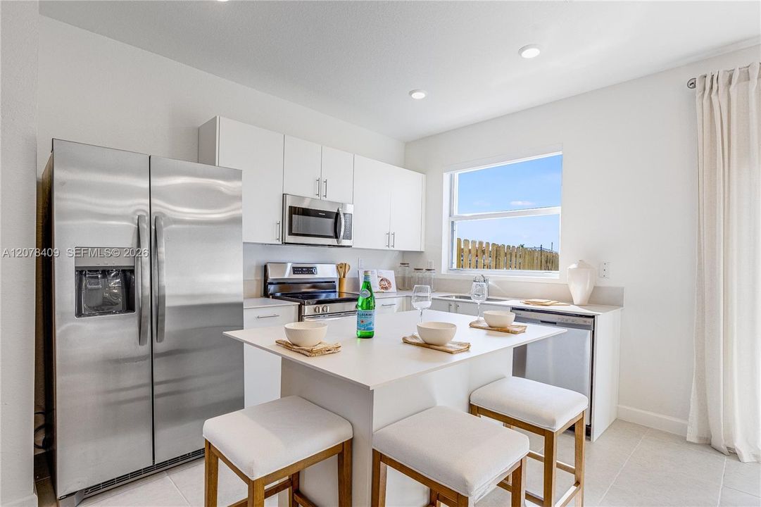 For Sale: $371,340 (3 beds, 3 baths, 1330 Square Feet)