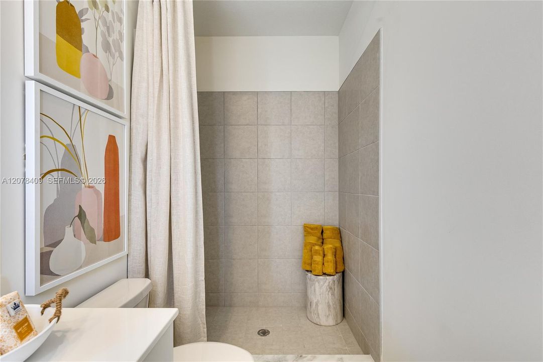 For Sale: $371,340 (3 beds, 3 baths, 1330 Square Feet)