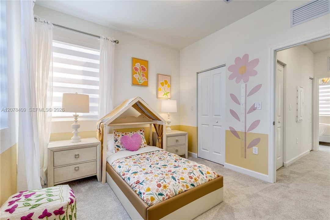 For Sale: $371,340 (3 beds, 3 baths, 1330 Square Feet)