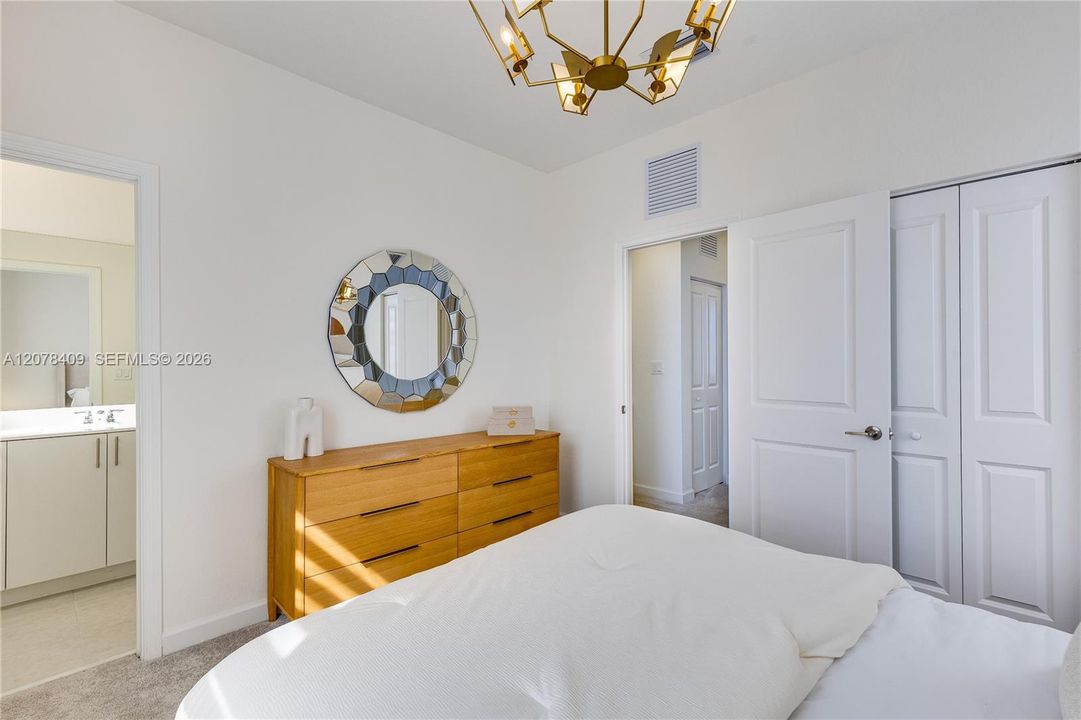 For Sale: $371,340 (3 beds, 3 baths, 1330 Square Feet)