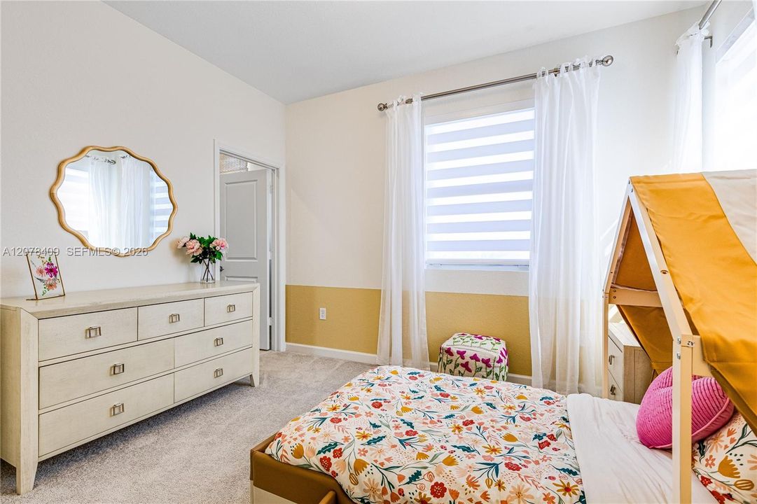 For Sale: $371,340 (3 beds, 3 baths, 1330 Square Feet)