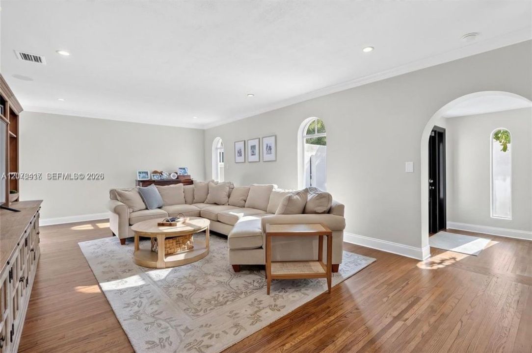 For Rent: $6,800 (3 beds, 2 baths, 1447 Square Feet)