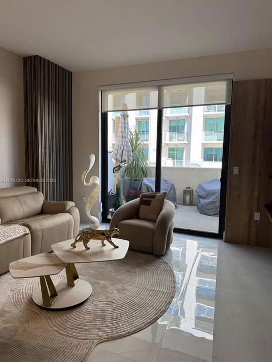 For Rent: $4,000 (1 beds, 1 baths, 703 Square Feet)