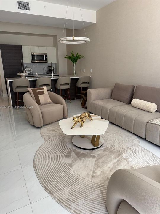 For Rent: $4,000 (1 beds, 1 baths, 703 Square Feet)