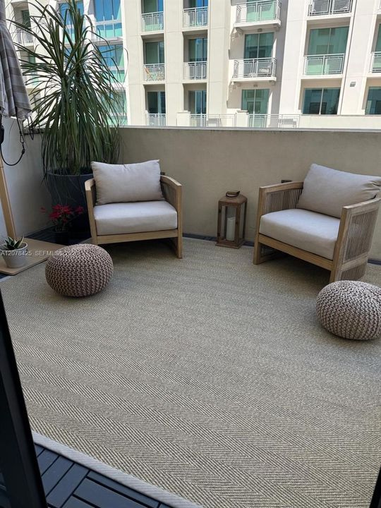 For Rent: $4,000 (1 beds, 1 baths, 703 Square Feet)