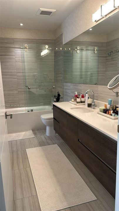 For Rent: $4,000 (1 beds, 1 baths, 703 Square Feet)
