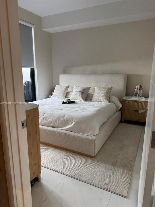 For Rent: $4,000 (1 beds, 1 baths, 703 Square Feet)
