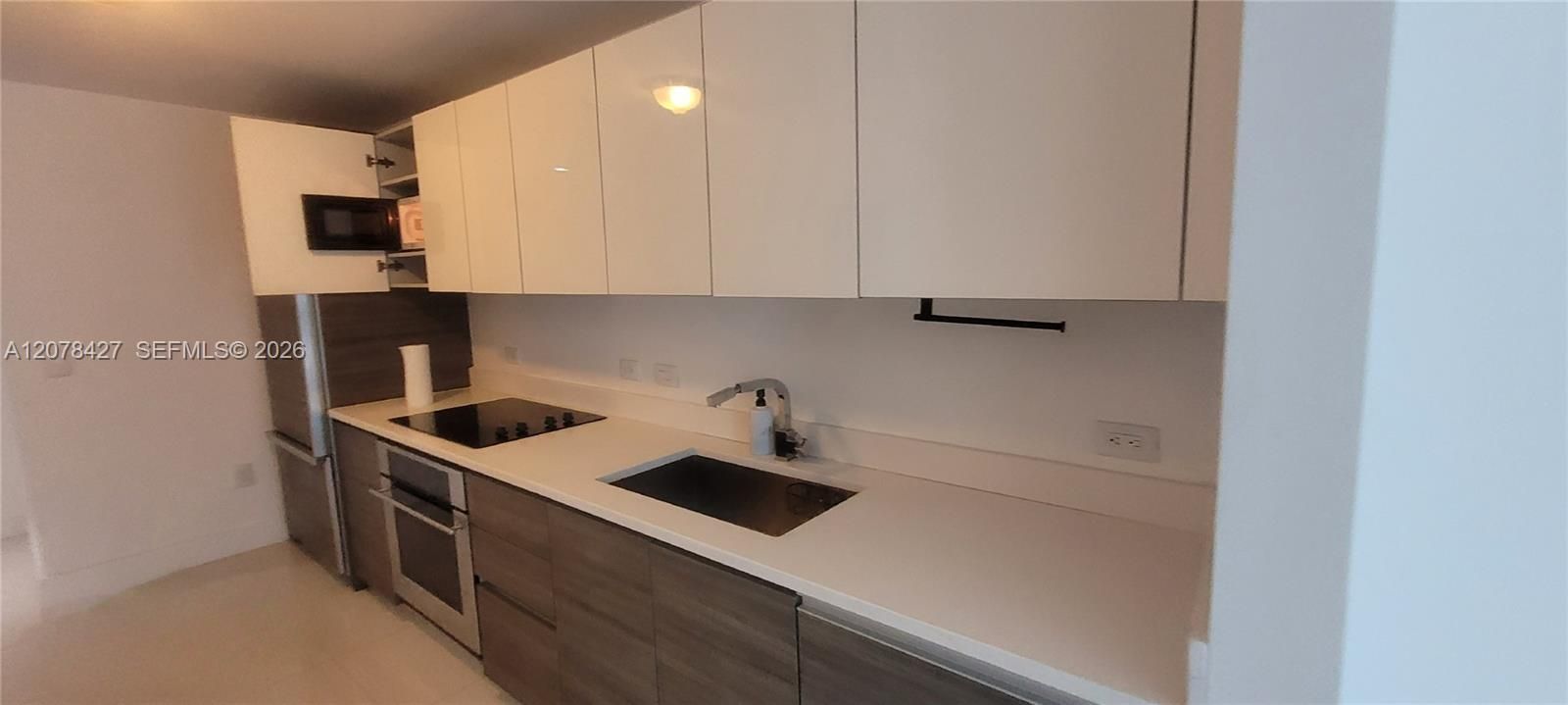 For Rent: $2,750 (0 beds, 1 baths, 531 Square Feet)