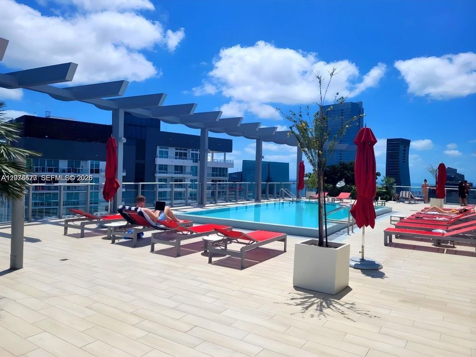 For Rent: $2,750 (0 beds, 1 baths, 531 Square Feet)