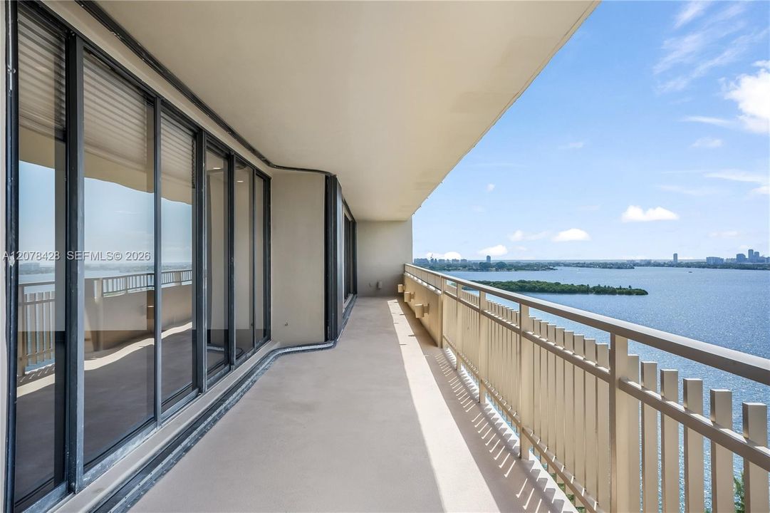 На продажу: $499,000 (2 спален, 2 ванн, 2215 Квадратных фут)