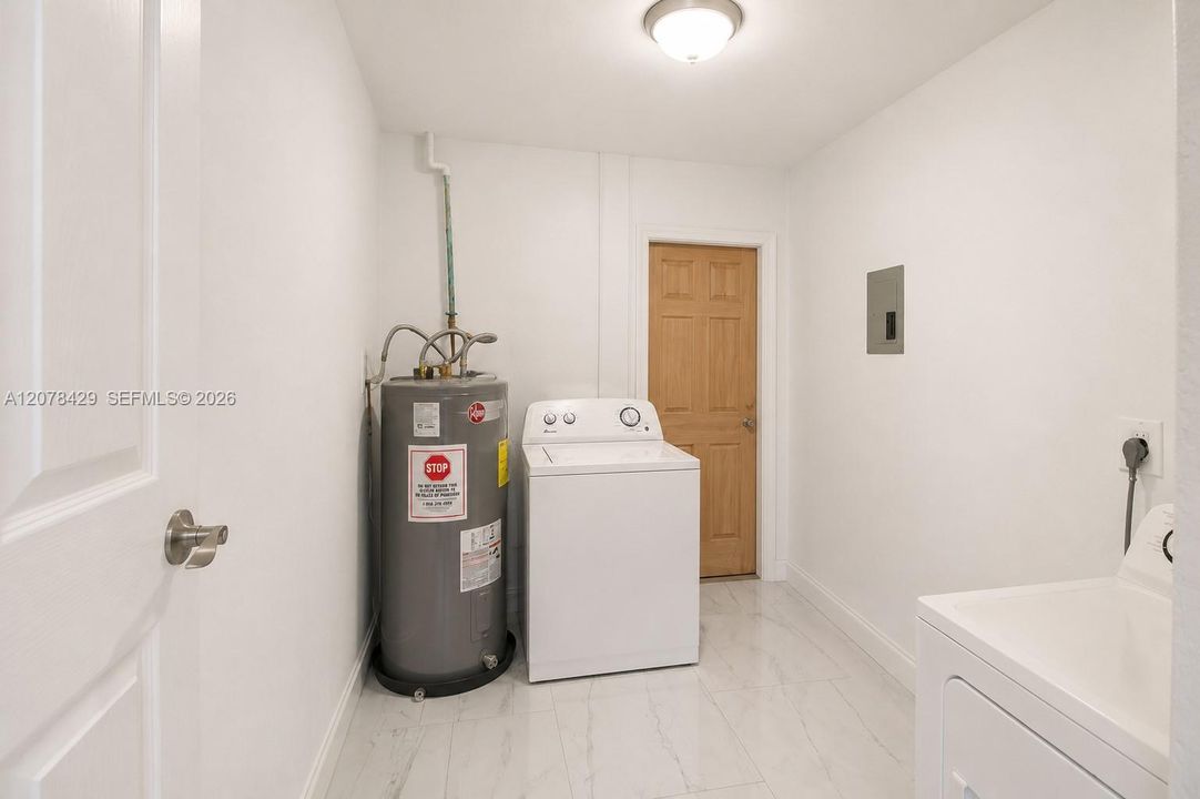 En Venta: $420,000 (3 camas, 2 baños, 1627 Pies cuadrados)