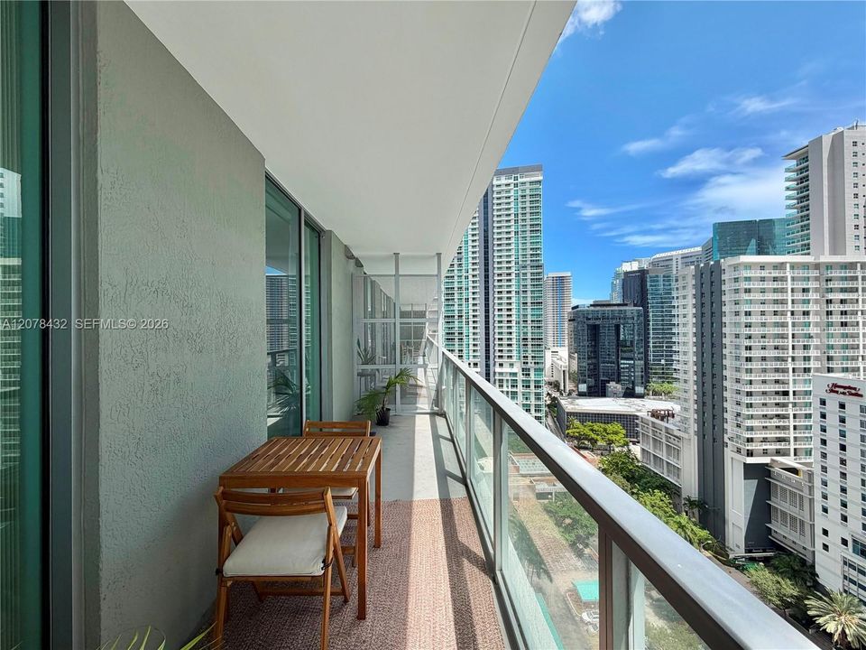 For Sale: $445,000 (1 beds, 1 baths, 707 Square Feet)