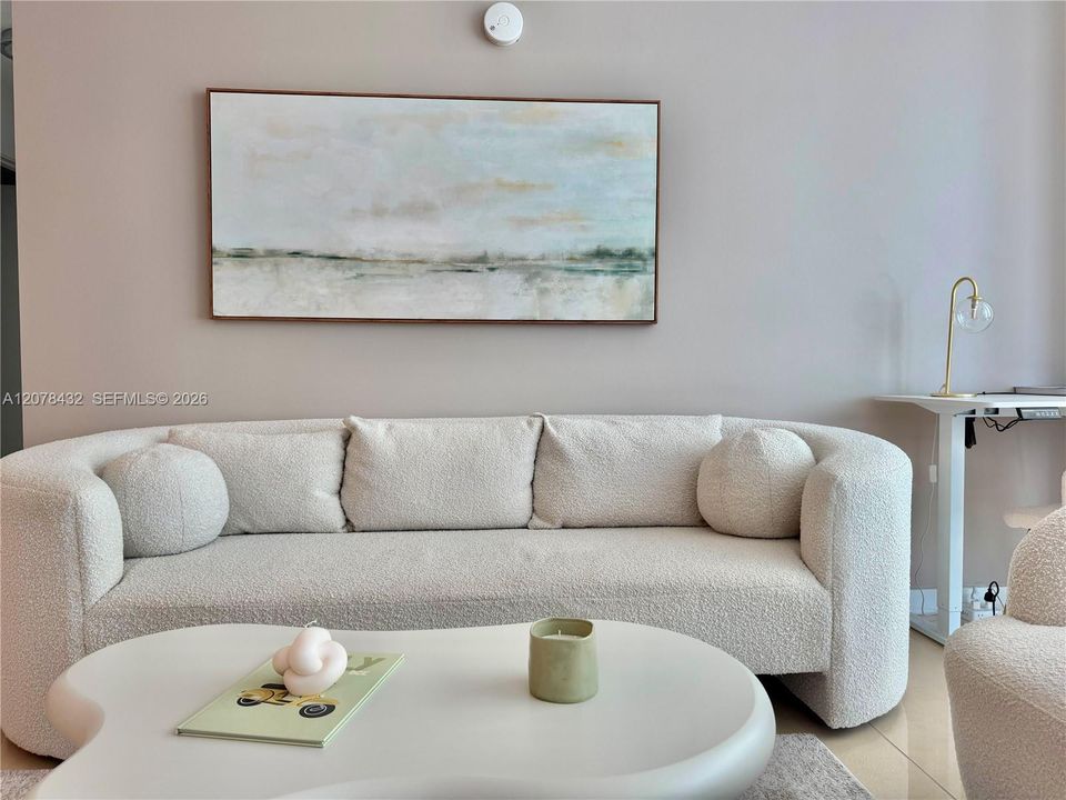 For Sale: $445,000 (1 beds, 1 baths, 707 Square Feet)