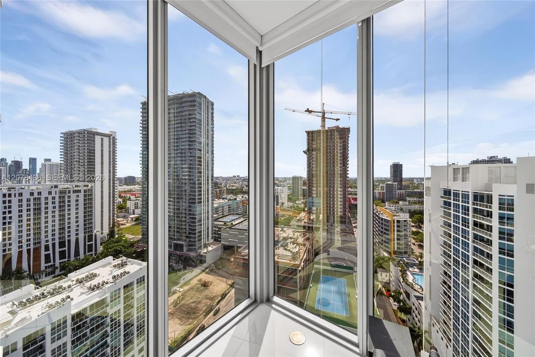 En Venta: $669,000 (1 camas, 2 baños, 944 Pies cuadrados)