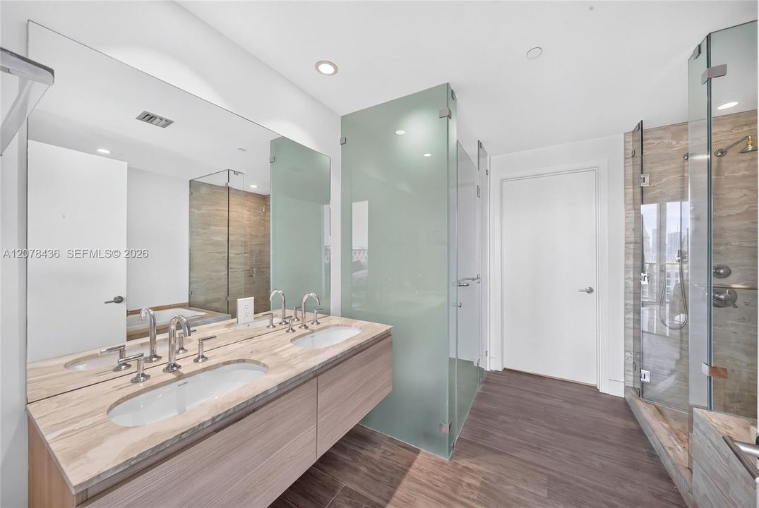 En Venta: $669,000 (1 camas, 2 baños, 944 Pies cuadrados)