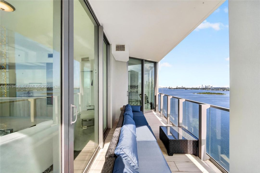 En Venta: $669,000 (1 camas, 2 baños, 944 Pies cuadrados)