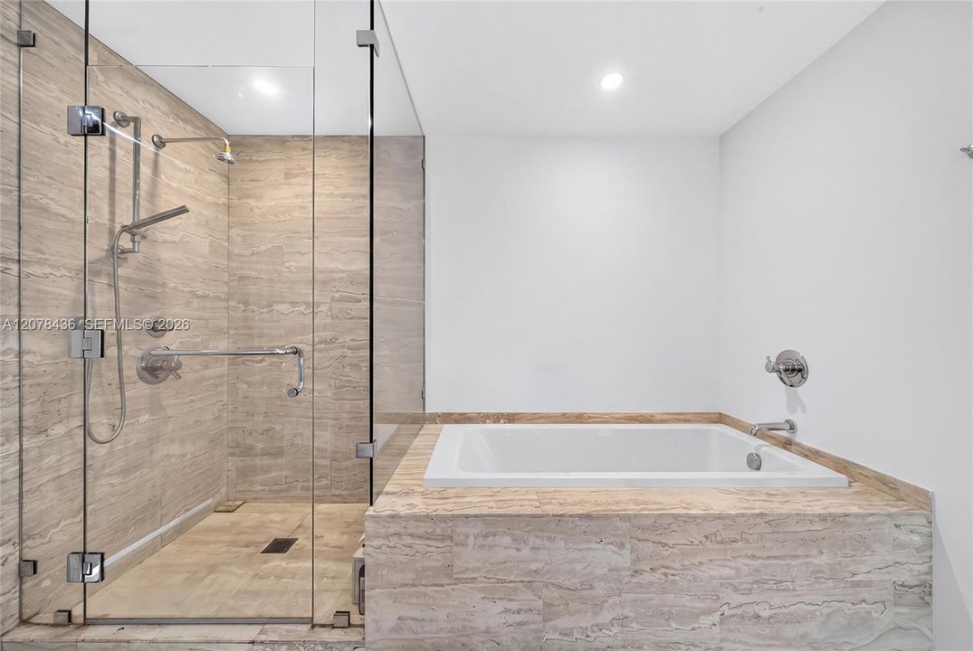 En Venta: $669,000 (1 camas, 2 baños, 944 Pies cuadrados)