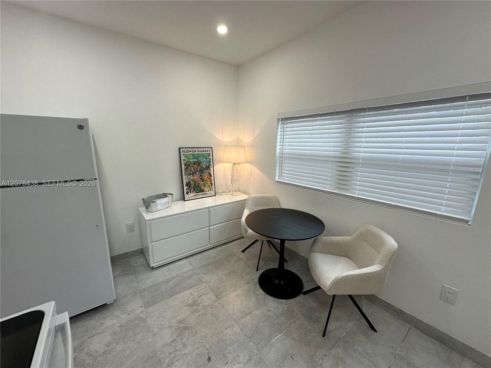 For Rent: $1,600 (1 beds, 1 baths, 400 Square Feet)