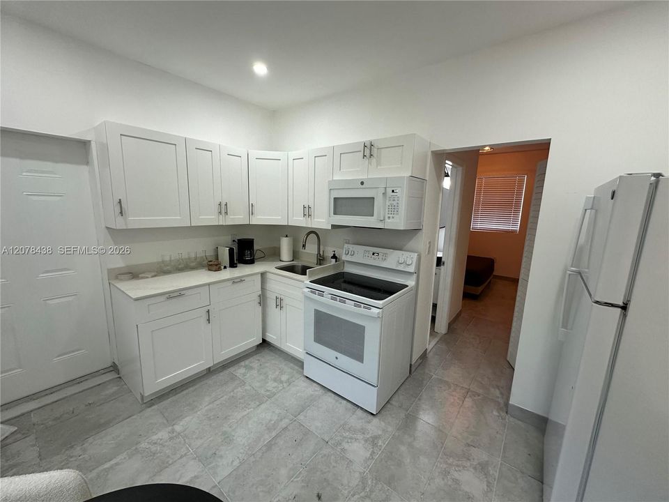 For Rent: $1,600 (1 beds, 1 baths, 400 Square Feet)