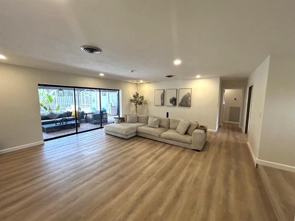 560 NEW Living